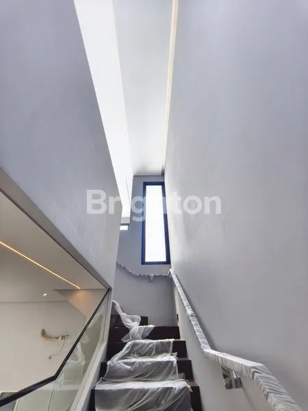 image RUMAH SIAP HUNI, DESAIN MODERN DI CITRALAND SURABAYA (8)