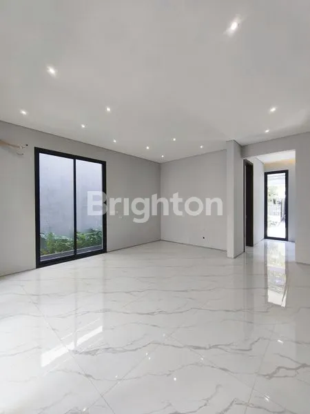 image RUMAH SIAP HUNI, DESAIN MODERN DI CITRALAND SURABAYA (3)