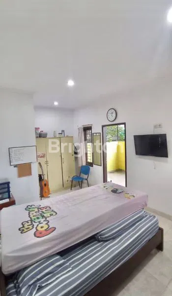 image RUMAH SIAP HUNI DI GATOT SUBROTO TENGAH (3)