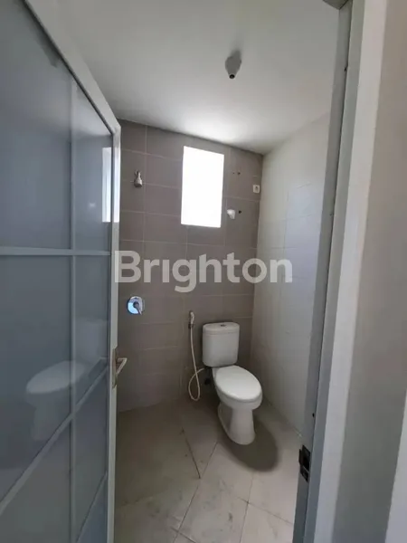 image RUMAH 3 LANTAI ROYAL RESIDENCE (4)