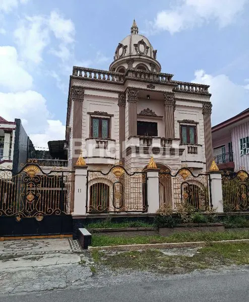 image RUMAH CANTIK DAN ELEGAN DI LOKASI YANG ASRI SIAP HUNI (1)