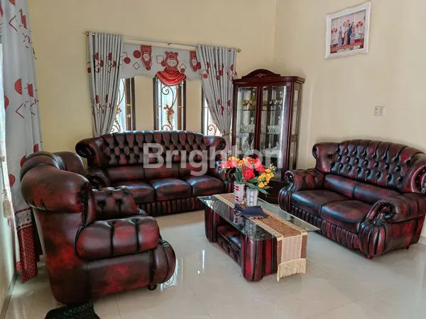 image RUMAH CANTIK DAN ELEGAN DI LOKASI YANG ASRI SIAP HUNI (2)