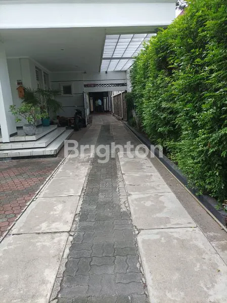 image PROPERTI KOMERSIAL SELANGKAH KE RAYA DARMO, LUAS 685M² (2)