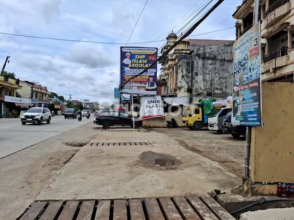 image RUKO 3 LANTAI STRATEGIS DI JL. A. WAHAB SYAHRANI (2)