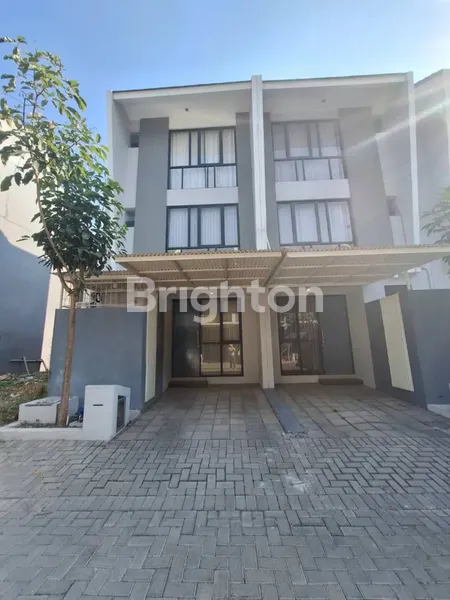 image RUMAH 3 LANTAI ROYAL RESIDENCE (8)