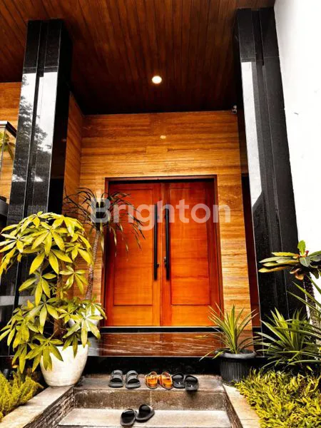 image RUMAH MEWAH 2 LANTAI DI KEBON JERUK, LT 183M² (1)