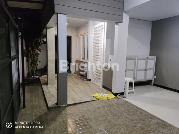 image RUMAH HOOK FULL FURNISHED 2 LANTAI LOKASI DARMO CITRALAND SURABAYA BARAT (1)