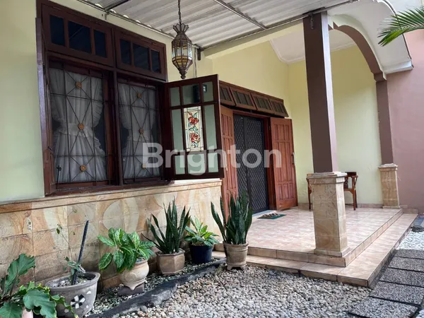 image DIJUAL  RUMAH MEWAH BERNUANSA KLASIK & HOMEY – SIAP HUNI DI DAERAH RUNGKUT MENANGGAL (1)