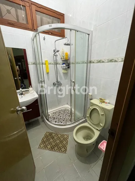 image DIJUAL  RUMAH MEWAH BERNUANSA KLASIK & HOMEY – SIAP HUNI DI DAERAH RUNGKUT MENANGGAL (2)