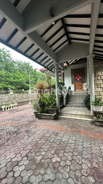 image FOR SALE – RUMAH MEWAH DHARMAHUSADA INDAH II!! KAWASAN PREMIUM, LAHAN SUPER LUAS SIAP HUNI (2)