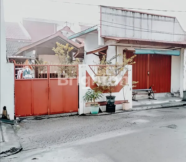 image DIJUAL RUMAH + RUKO KECIL, 1 SETENGAH LANTAI, PUNYA RUMAH & SIAP USAHA, LOKASI STRATEGIS (1)