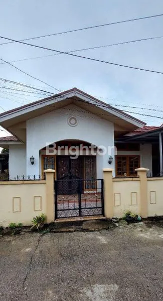 image RUMAH DALAM PEMUKIMAN AMAN DI TENGAH KOTA PEKANBARU (1)