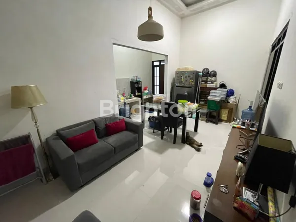 image RUMAH SIAP HUNI BANGUNAN BARU GUNUNGANYAR DEKAT DENGAN UPN (5)