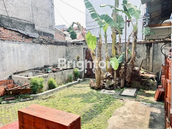 image HOT SALE — DIJUAL CEPAT! TANAH + RUMAH SIAP PAKAI KRAMAT JATI (4)
