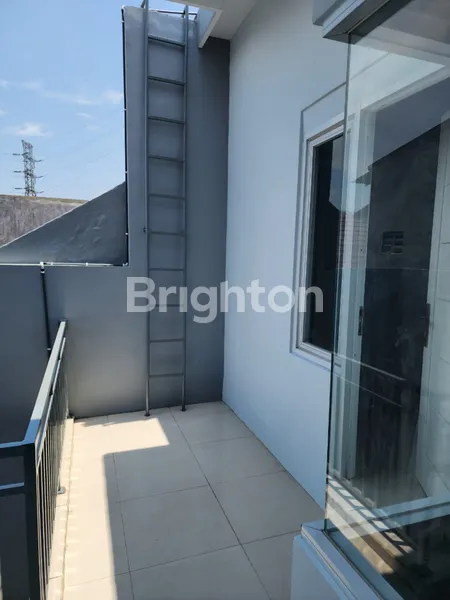 image DIJUAL RUMAH SIAP HUNI, 2 LANTAI, SHM, LOKASI STRATEGIS, DEKAT DENGAN KOMERSIAL AREA (6)