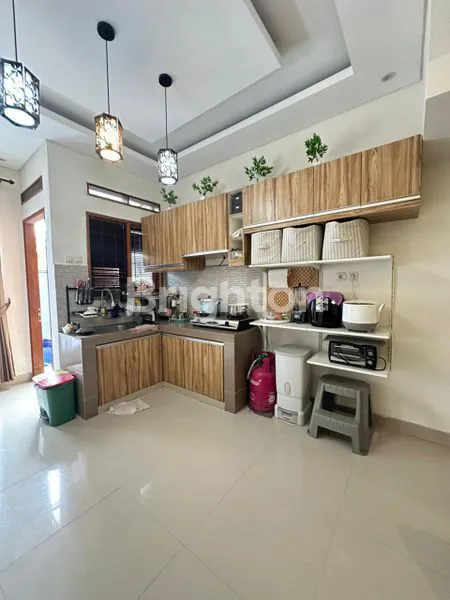 image DI JUAL RUMAH 2 LANTAI FULL FURNISHED DI RENON (8)