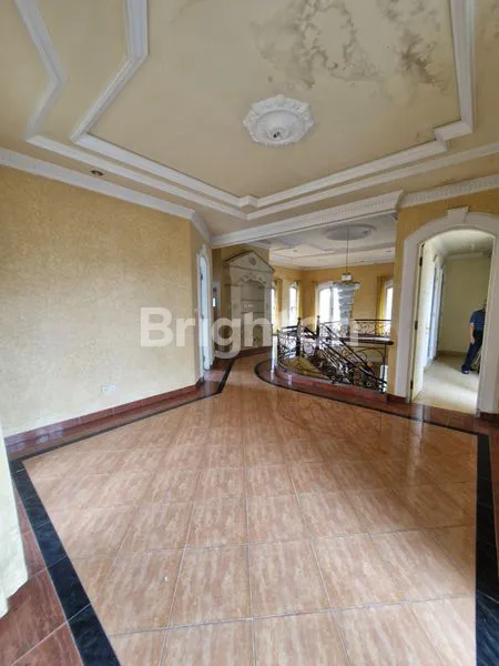 image RUMAH DENGAN 5+2 KAMAR TIDUR DI RENON (6)