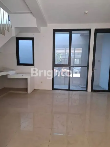 image JUAL RUMAH ROYAL RESIDENCE CLUSTER SERENADE 3LANTAI WIYUNG SURABAYA BARAT (7)