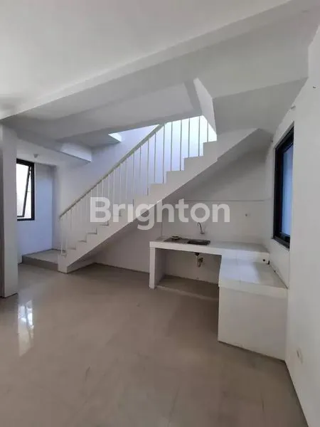 image JUAL RUMAH ROYAL RESIDENCE CLUSTER SERENADE 3LANTAI WIYUNG SURABAYA BARAT (2)