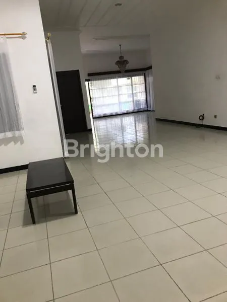 image RUMAH SANGAT TERAWAT SIAP HUNI DARMO BARU 5 MENIT HR MUHAMMAD SURABAYA BARAT (3)