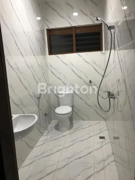 image RUMAH SANGAT TERAWAT SIAP HUNI DARMO BARU 5 MENIT HR MUHAMMAD SURABAYA BARAT (8)