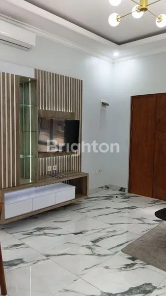 image STYLISH URBAN HOUSE • SEMIFURNISHED • ROOFTOP ENTERTAINMENT + JACUZZI SPOT • LOKASI PREMIUM (1)