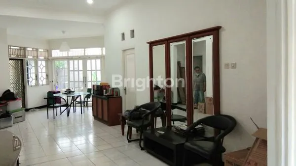image *RUMAH CANTIK BONUS PEMANDANGAN TAMAN SEDAP DI MATA* (3)