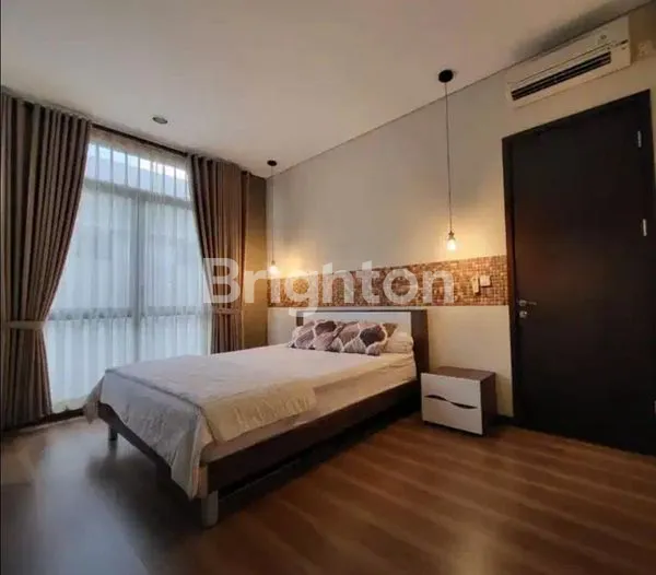 image RUMAH MEWAH DENGAN PRIVATE POOL DI NAVAPARK, BSD (8)