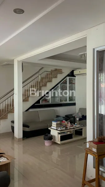 image RUMAH 2.5 LANTAI LT 123 / LB 170, HADAP BARAT, SIAP HUNI! DI PANCORAN MAS, DEPOK (4)