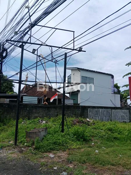 image TANAH PINGGIR JALAN DAERAH KEROBOKAN LUAS PUSAT KERAMAIAN COCOK UNTUK BISNIS (5)