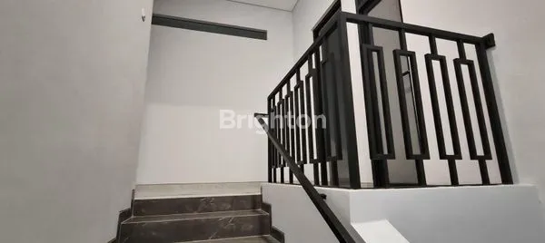 image RUMAH BARU 2 LANTAI SCANDINAVIAN MANYAR.KERTAJAYA.KLAMPIS SELANGKAH KE RAYA KERTAJAYA (7)