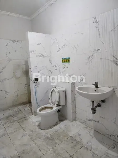 image SEWA RUMAH LUAS 300M² DI SLIPI, LOKASI STRATEGIS (4)