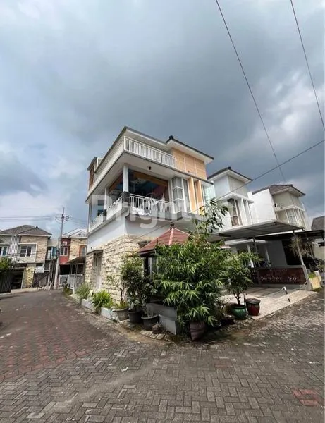 image RUMAH 2 LANTAI SIAP HUNI FULL PERABOT  DEKAT SUHAT MALANG (1)