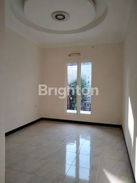 image RUMAH BARU SANGAT STRATEGIS (3)