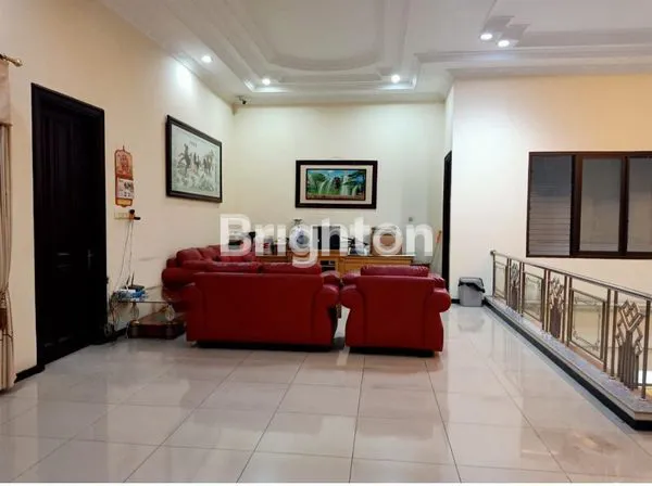 image RUMAH MEWAH 2 LANTAI GRIYO MAPAN MAIN ROAD SELANGKAH KE BANDARA JUANDA  (2)