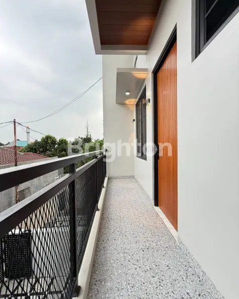 image RUMAH 2 LANTAI MEPET GRAHA RAYA DIJUAL 1 M- AN (7)