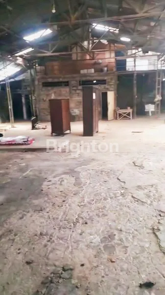 image GUDANG COCOK BUAT WORKSHOP MERUYA UTARA KEC. KEMBANGAN JAKARTA BARAT LUAS TANAH 300 M2 HADAP TIMUR ROW JALAN BISA KONTAINER MINL SEWA 2 TAHUN (4)