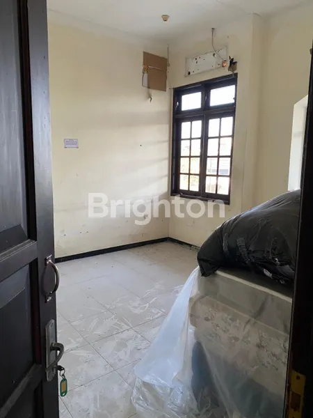 image RUMAH LAMA PONDOK NIRWANA HITUNG TANAH LOKASI SELANGKAH MERR STRATEGIS (6)