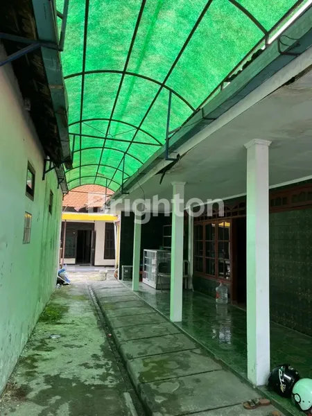 image RUMAH LAMA RAYA JAMBANGAN COCOK KOMERSIAL ATAU KOS LOKASI STRATEGIS DEKAT KETINTANG, UNESA (3)