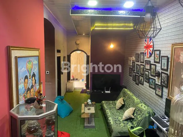 image RUMAH KEREN 3 LANTAI INCLUDE DAERAH SAWOJAJAR,LOKASI STRATEGIS,DEKAT KE EXIT TOL,RASA VILA (8)