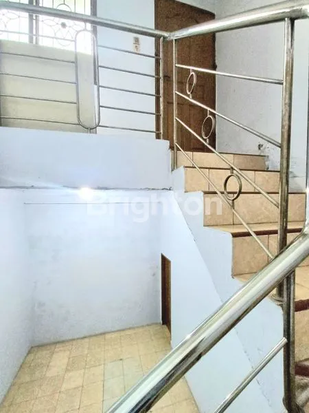 image RUMAH LEBAR 5MTR SIAP HUNI DI KOMPLEK DAERAH SUNGGAL - LOKASI STRATEGIS - KOMPLEK RAJAWALI INDAH - KONDISI RUMAH TERAWAT - ROW JALAN BISA 2 MOBIL DAN HALAMAN LUAS YANG SUDAH DIPAGAR (7)