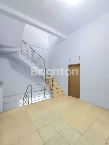 image RUMAH LEBAR 5MTR SIAP HUNI DI KOMPLEK DAERAH SUNGGAL - LOKASI STRATEGIS - KOMPLEK RAJAWALI INDAH - KONDISI RUMAH TERAWAT - ROW JALAN BISA 2 MOBIL DAN HALAMAN LUAS YANG SUDAH DIPAGAR (4)