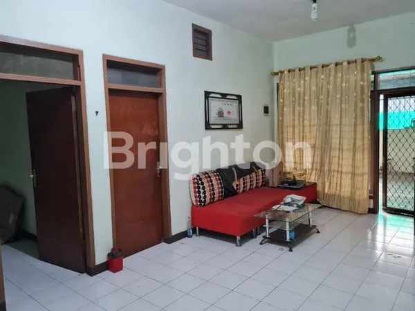 image RUMAH SIAP HUNI DAERAH WIYUNG DENGAN ROW JALAN BESAR (3)