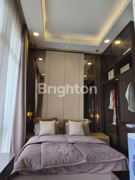 image RUMAH MEWAH MODERN TROPIS DI SENTUL (2)