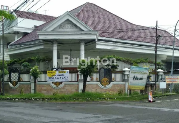 RUMAH MEWAH SIAP HUNI FULL FURNISHED LT. 670 M2 SHM GAYUNG KEBONSARI SURABAYA SELATAN