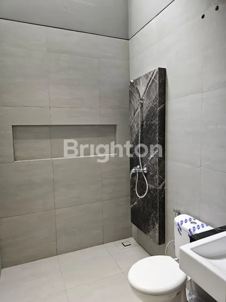 image RUMAH MODERN MINIMALIST MANYAR SURABAYA BENTUK KOTAK 2 LANTAI (6)