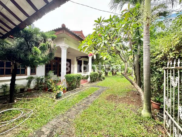 image RUMAH 1 LANTAI DENGAN PEKARANGAN LUAS COCOK DIBANGUN MINI CLUSTER BISA BANGUN 4 LANTAI DALAM KOMPLEK TENANG DI JALAN PANJANG KEBON JERUK JAKARTA BARAT (1)
