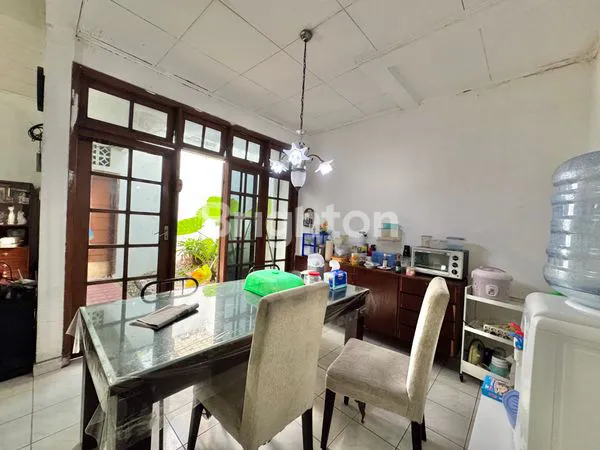 image RUMAH 1 LANTAI DENGAN PEKARANGAN LUAS COCOK DIBANGUN MINI CLUSTER BISA BANGUN 4 LANTAI DALAM KOMPLEK TENANG DI JALAN PANJANG KEBON JERUK JAKARTA BARAT (6)