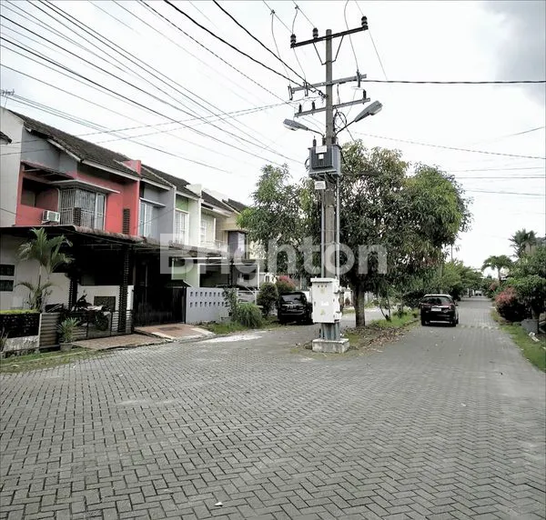 image PERUMAHAN LUXOR. JL. KARYA WISATA, JOHOR. SECURITY 24 JAM. BEBAS BANJIR. HARGA BAGUS !! (2)