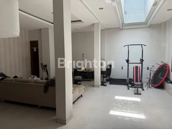 image RUMAH MEWAH 2 LANTAI DI JL. GANDAPURA, 5 KT 5 KM (8)